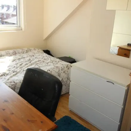 Rent this 5 bed apartment on Edinburgh Street in Belfast, BT9 7DU