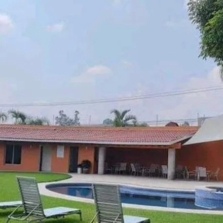 Buy this studio apartment on Paseo de las Flores in Unidad Habitacional Arcos de Xiutepec, 62553 Jiutepec