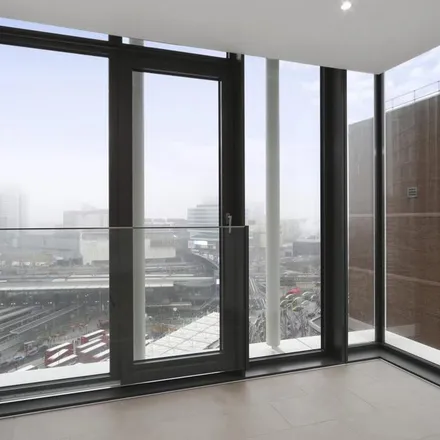 Image 3 - Stratosphere Tower, 55 Great Eastern Road, London, E15 1DU, United Kingdom - Apartment for rent