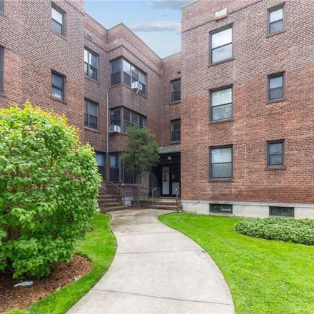 Rent this 1 bed apartment on 150 South Middle Neck Road in Village of Thomaston, North Hempstead