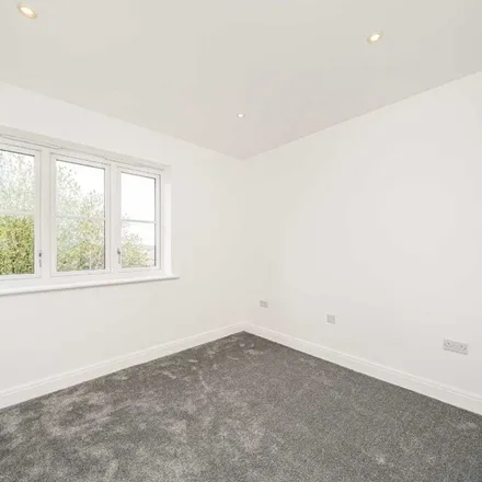 Image 2 - Bramley Close, London, NW7 4BR, United Kingdom - Apartment for rent