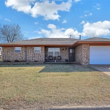 Buy this 3 bed house on 262 East Hayes Avenue in Clinton, OK 73601