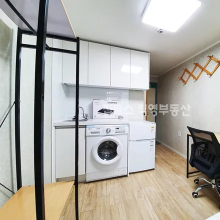 Rent this studio apartment on 서울특별시 관악구 신림동 1556-49