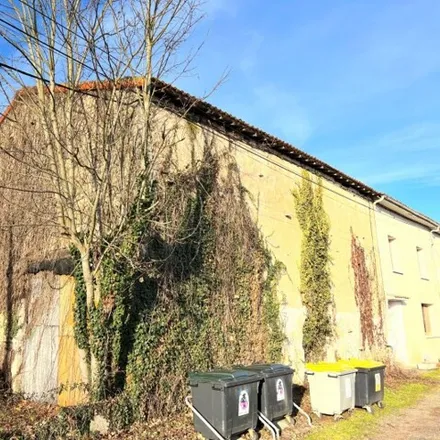 Buy this studio house on Ruffec in Charente, France