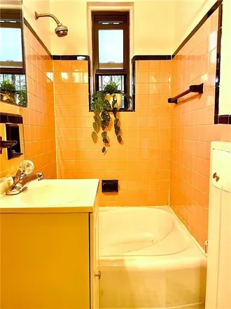 Image 6 - 2680 East 19th Street, New York, NY 11235, USA - Condo for sale