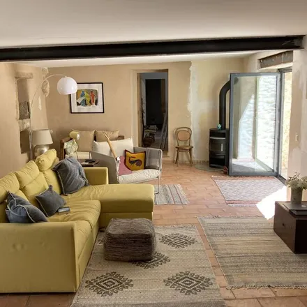 Rent this 3 bed house on La Capelle-et-Masmolène in Gard, France