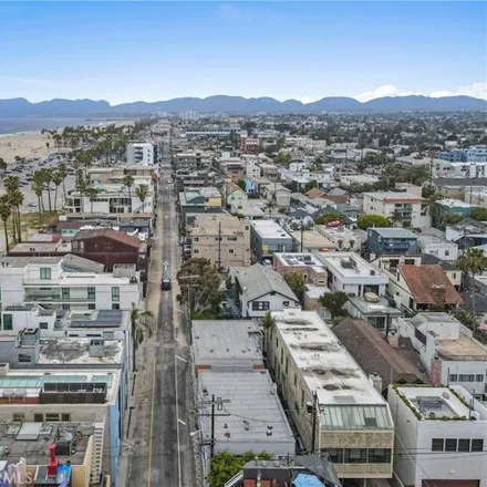 Image 7 - 12 25th Pl, Venice, California, 90291 - House for sale