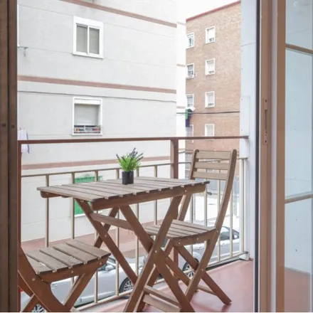 Image 6 - Calle de Domingo de Silva, 28011 Madrid, Spain - Apartment for rent