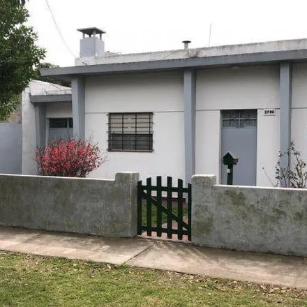 Buy this studio house on Confitería "La Paloma" (Salón de eventos Ranelagh) in Avenida Valentín Vergara 5518, Partido de Berazategui