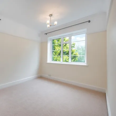 Image 6 - Chester Close, Chester Avenue, London, TW10 6NR, United Kingdom - Apartment for rent