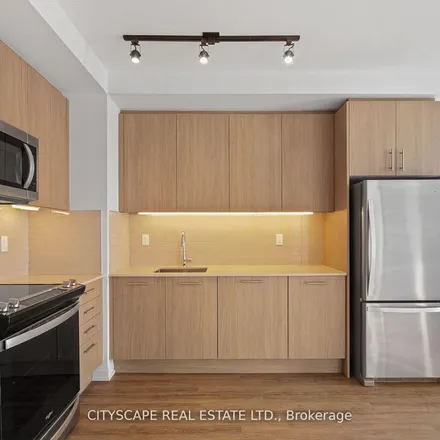 Image 3 - 2575 Danforth Avenue, Old Toronto, ON M4C 1L7, Canada - Apartment for rent