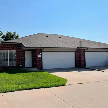 Rent this 3 bed duplex on 1258 Kingston Road in Norman, OK 73071