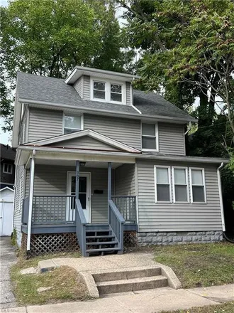 Buy this 4 bed house on 907 Bloomfield Avenue in Akron, OH 44302