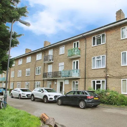 Rent this 3 bed apartment on Grove Avenue in London, HA5 5NU