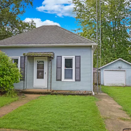 Buy this 3 bed house on 406 East Fifer Street in Colfax, McLean County