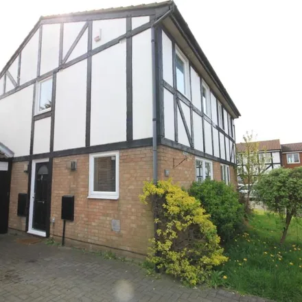 Rent this 2 bed duplex on Beanley Close in Luton, LU2 9UL
