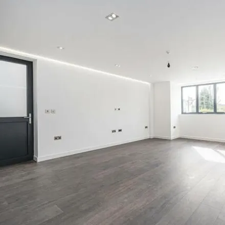 Rent this 2 bed apartment on The Ridgeway in London, NW11 8QS