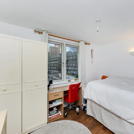 Image 9 - CBRE, 22 Westferry Road, Canary Wharf, London, E14 8LW, United Kingdom - Apartment for rent