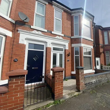Rent this 3 bed townhouse on Stalbridge Road in Crewe, CW2 7LP