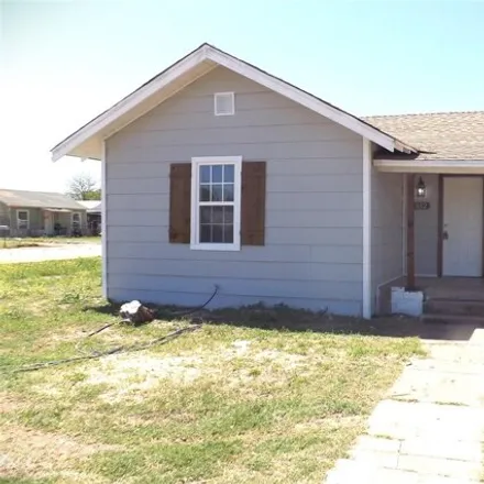 Buy this 2 bed house on 108 Southwest 4th Street in Hamlin, TX 79520