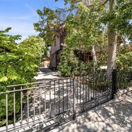 Image 2 - 2634 Kenwood Avenue, Los Angeles, CA 90007, USA - House for sale