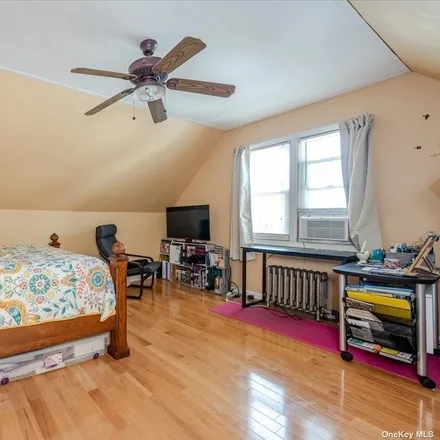 Image 9 - 226-12 Jamaica Avenue, Village of Floral Park, NY 11001, USA - House for sale