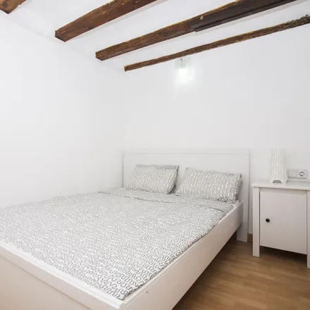 Rent this studio apartment on Carrer d'en Cortines in 7, 08003 Barcelona