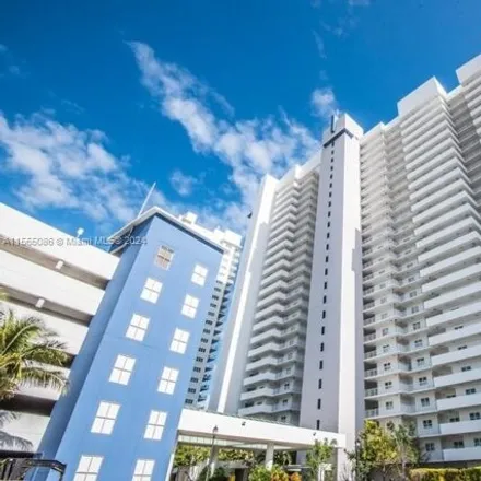 Rent this 3 bed condo on unnamed road in North Miami, FL 33181