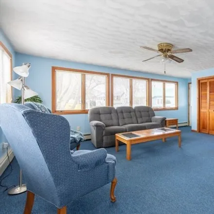 Image 2 - 5 Veterans Memorial Drive, South Peabody, Peabody, MA 01960, USA - House for sale