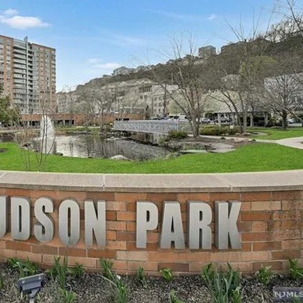 Buy this 2 bed condo on 1298 Hudson Park in Edgewater, Bergen County