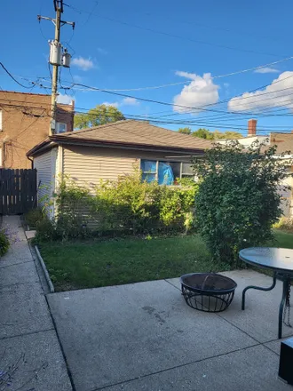 Image 3 - 4828 West Newport Avenue, Chicago, IL 60641, USA - Duplex for sale