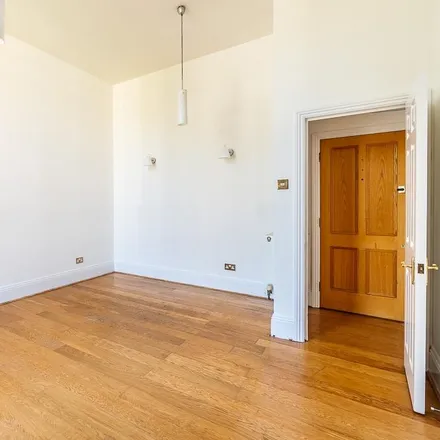 Image 2 - Princess Park Manor, Royal Drive, London, N11 3FP, United Kingdom - Apartment for rent