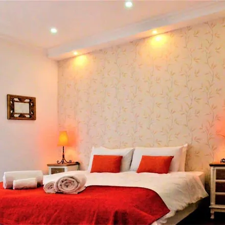 Rent this 5 bed room on Rua do Telhal 89 in 1150-346 Lisbon, Portugal