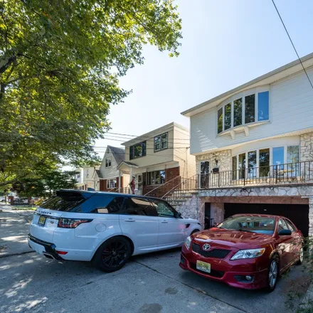 Image 2 - 11 West Drive, Bayonne, NJ 07002, USA - Duplex for sale