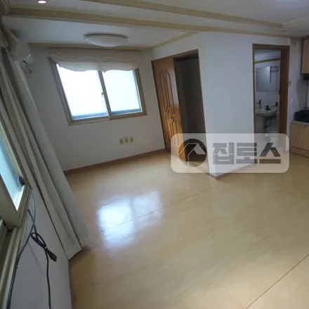 Rent this studio apartment on 서울특별시 강남구 대치동 932-7