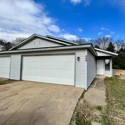 Rent this 3 bed house on 889 North Lola Lane in Fayetteville, AR 72701