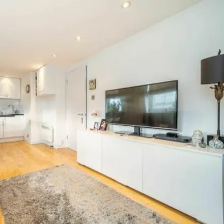 Buy this 1 bed apartment on Bathrooms By Design in Lower Mortlake Road, London