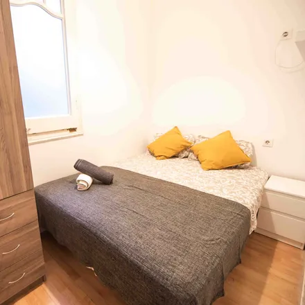 Rent this 18 bed room on Carrer de Balmes in 99-105, 08001 Barcelona