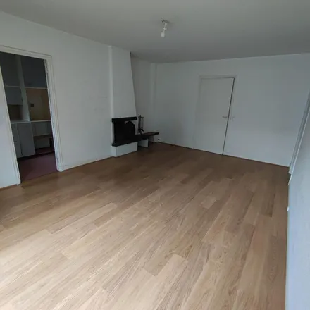 Rent this 2 bed apartment on 192 Boulevard Washington in 92150 Suresnes, France