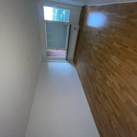 Rent this 2 bed apartment on Netto in Årbygatan, 633 44 Eskilstuna