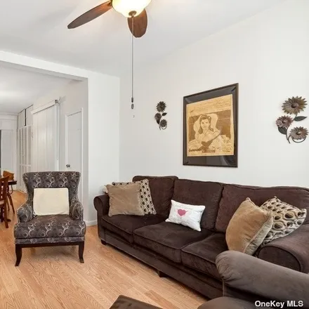 Image 5 - 78-24 68th Avenue, New York, NY 11379, USA - Duplex for sale