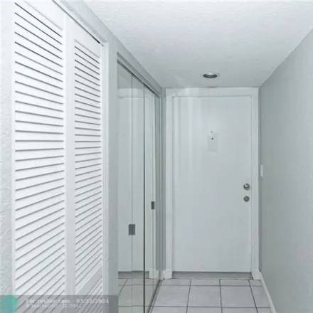 Image 4 - Coral Springs Community Church, West Sample Road, Coral Springs, FL 33065, USA - Condo for sale