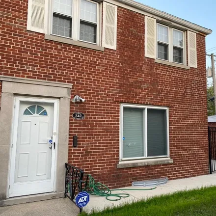 Rent this 3 bed townhouse on 342 W Higgins