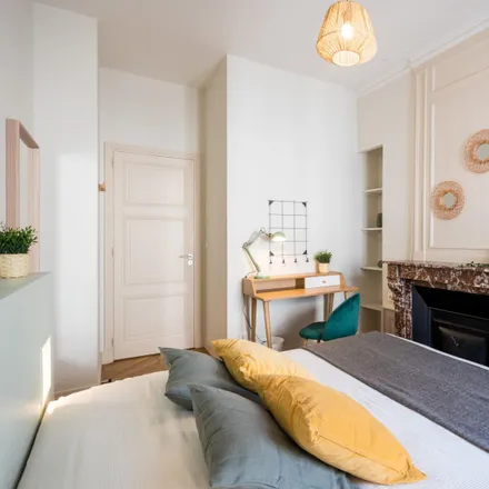 Rent this 5 bed room on 12 rue de la République