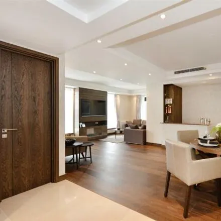Rent this 5 bed apartment on Nutford House in Brown Street, London