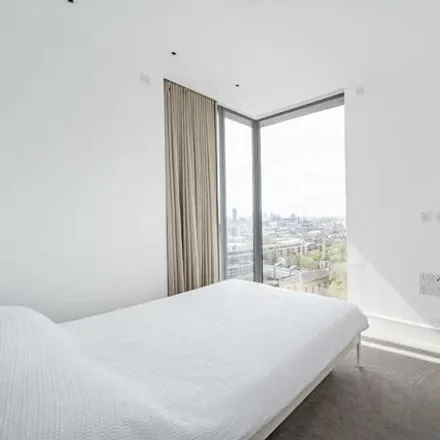 Image 7 - Carrara Tower, City Road, London, EC1V 1AD, United Kingdom - Apartment for sale