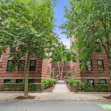 Buy this 1 bed condo on 40 Linnaean St Apt 11 in Cambridge, Massachusetts