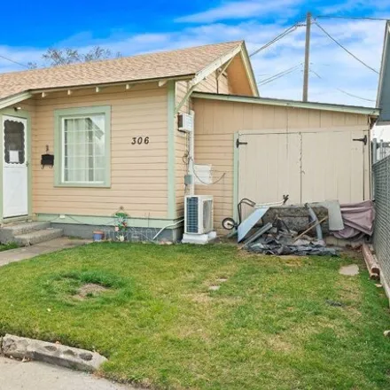 Buy this 2 bed house on 346 East Maple Street in Washington Park, Yakima