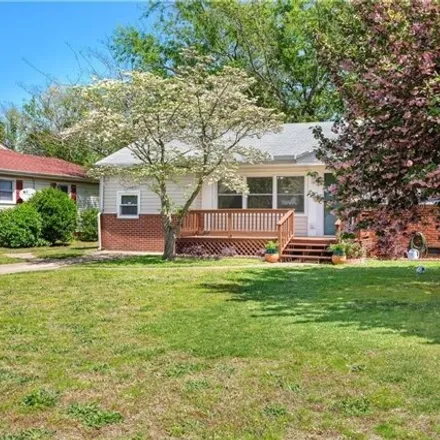 Image 3 - 8224 Meadow Creek Road, Bel-Aire, Norfolk, VA 23518, USA - House for sale