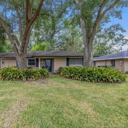 Rent this 3 bed house on 426 Washington Street in University Place, Lake Charles